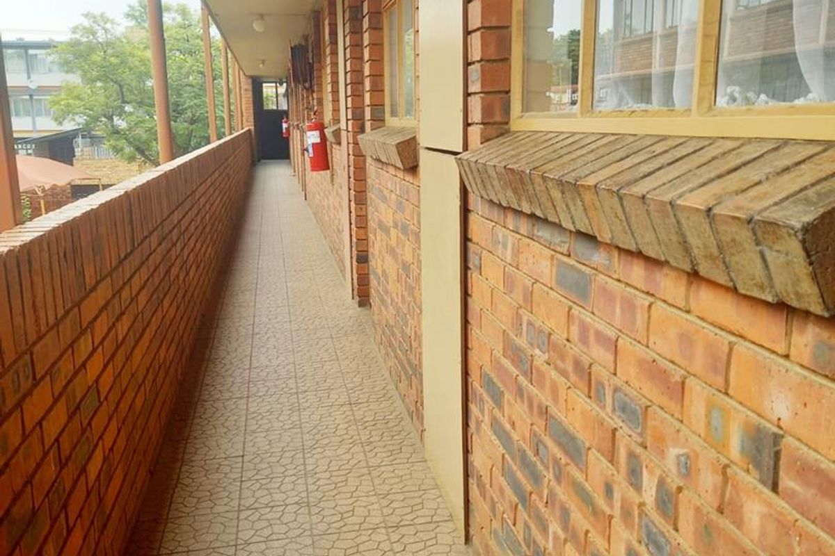 **Spacious 2 Bedroom Apartment for Rent** - Photo 3