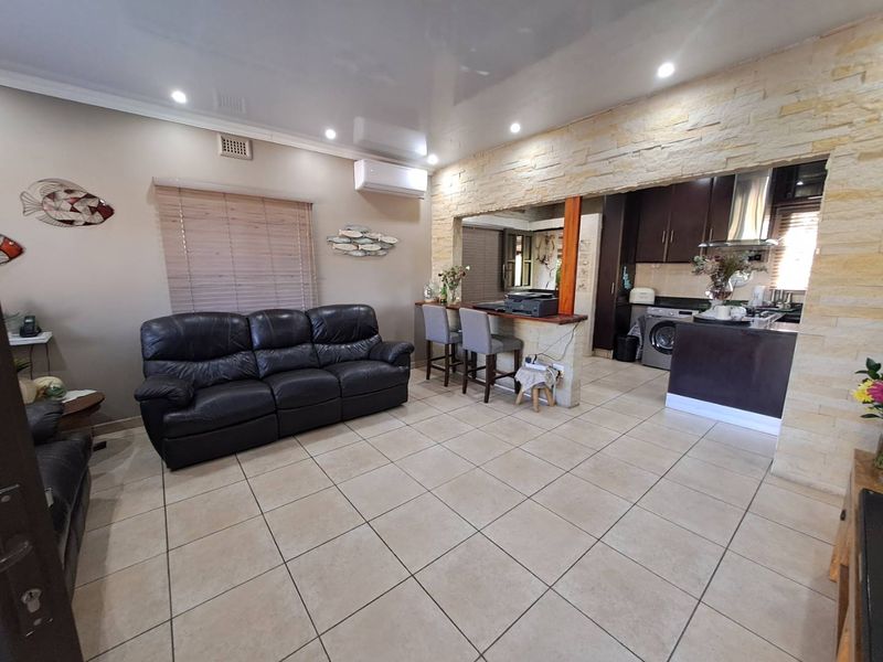 Beautiful 3-Bedroom Home with 2 Garden Cottages in Prime Escombe Location - Photo 6