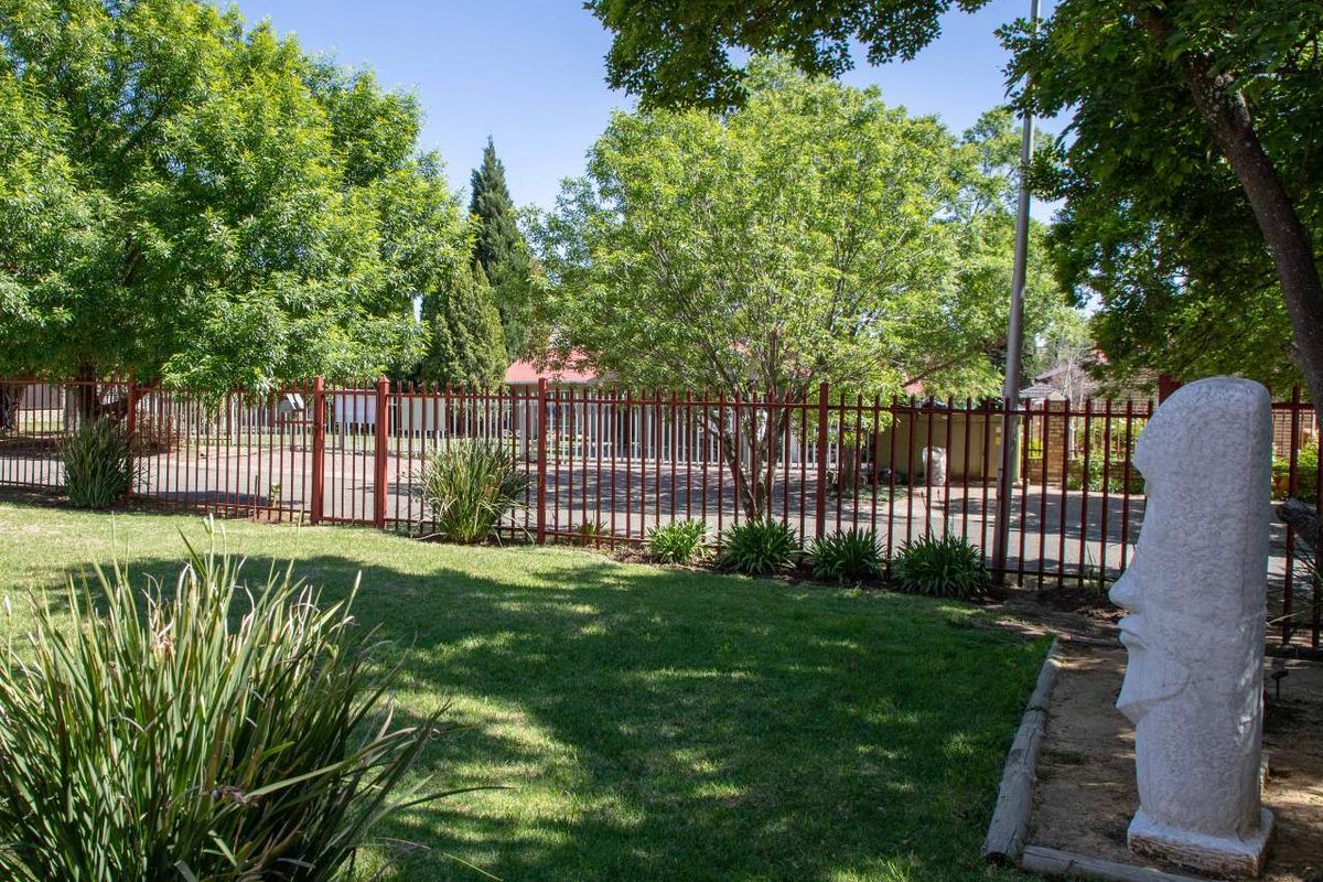 Beautifully Renovated 4-Bedroom Family Home – Modern Comfort & Style - Photo 2