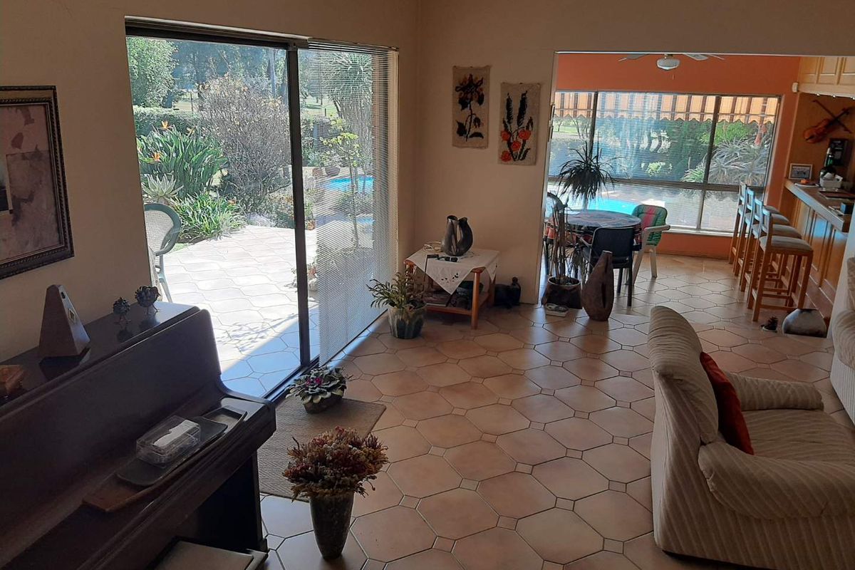 Charming 3-Bedroom Face Brick Home with Scenic Golf Course Views - Photo 3