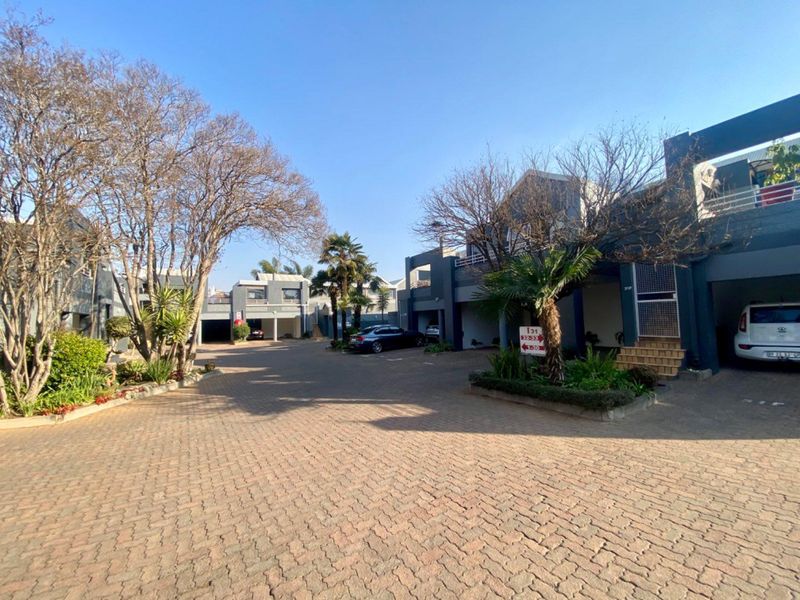 Charming Ground-Floor Unit in The Hutch: Your Serene Escape! - Photo 6