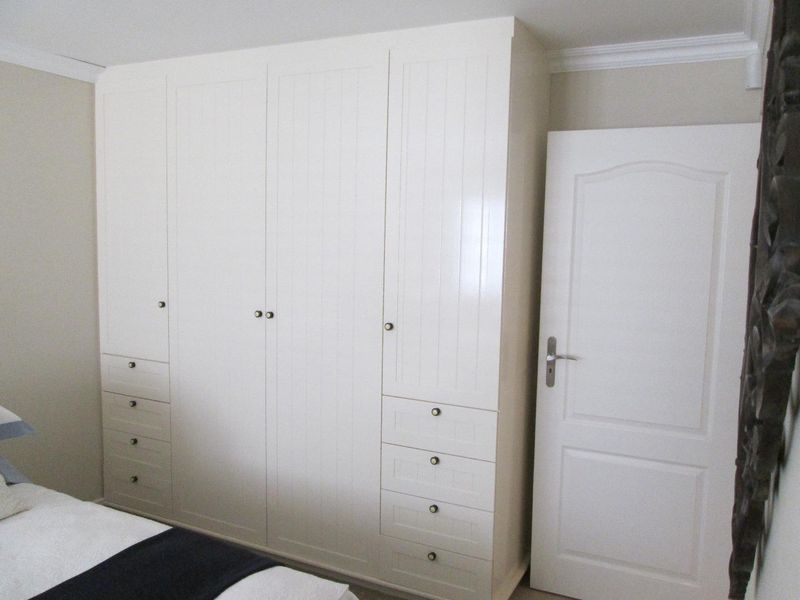 Immaculate interior decorated and  furnished sea view penthouse in central Swakopmund - Photo 9