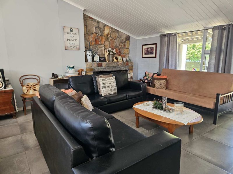 Space, privacy, and abundant birdlife on an extra-large stand - Photo 9