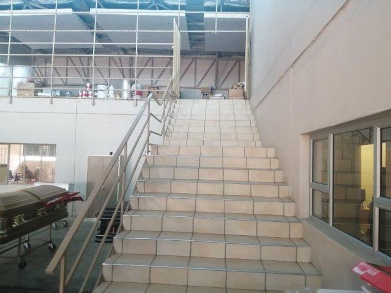 INTERLINK FRIENDLY WAREHOUSE FOR SALE - LAFRENZ - Photo 5