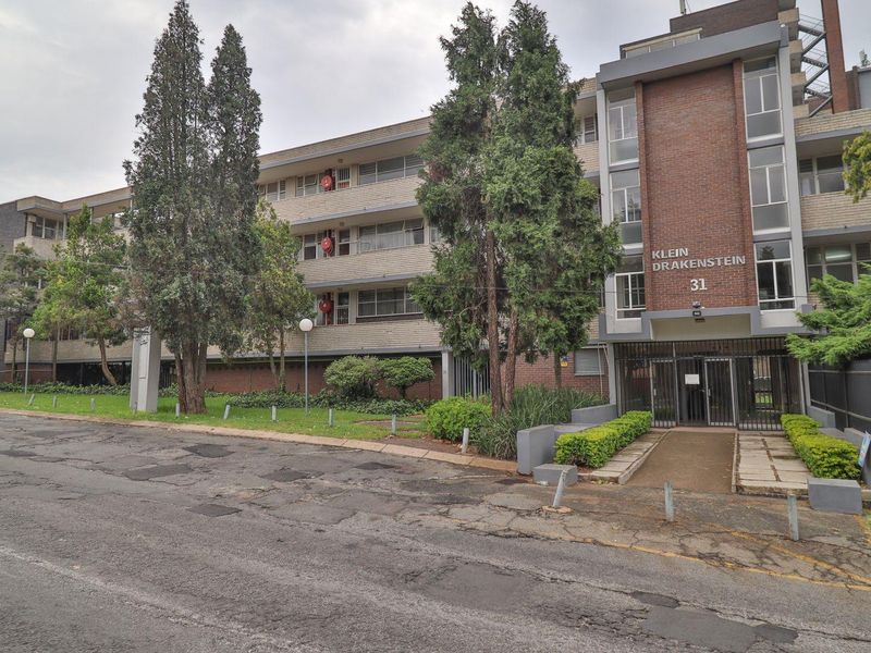 Refurbished 3 bed, 2 bath apartment - Photo 10