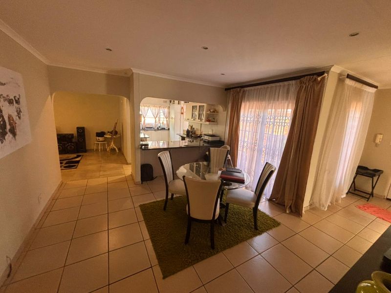 Spacious Family Townhouse To Rent in Secure Amberfield Estate, Hillcrest - Photo 4