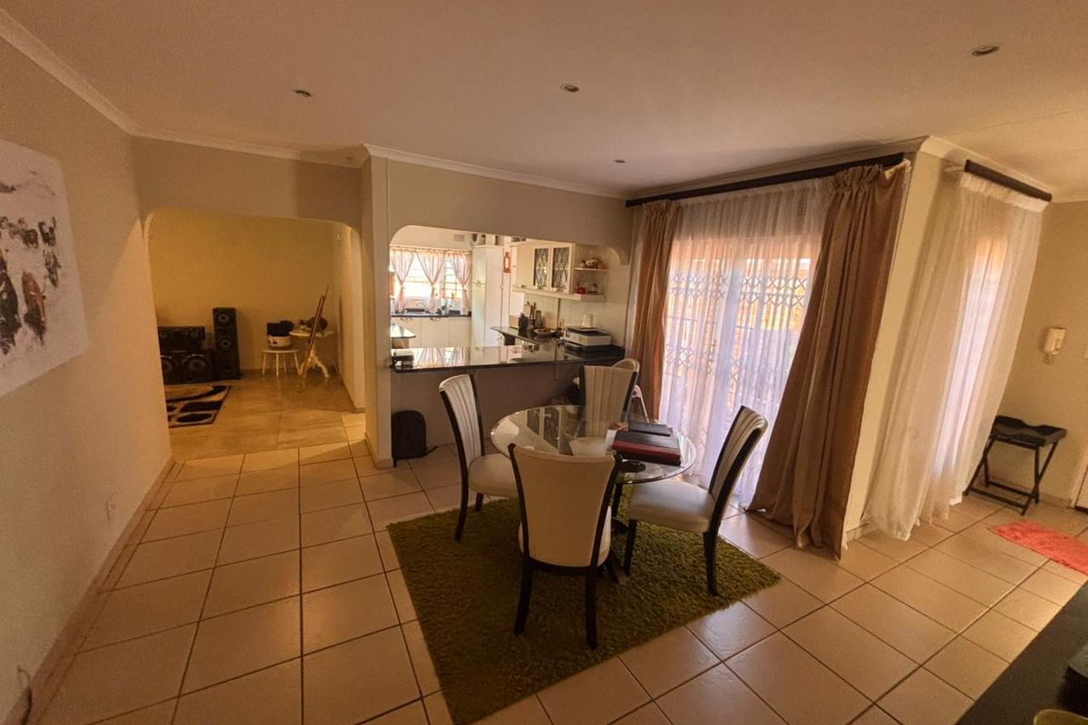 Spacious Family Townhouse To Rent in Secure Amberfield Estate, Hillcrest - Photo 4