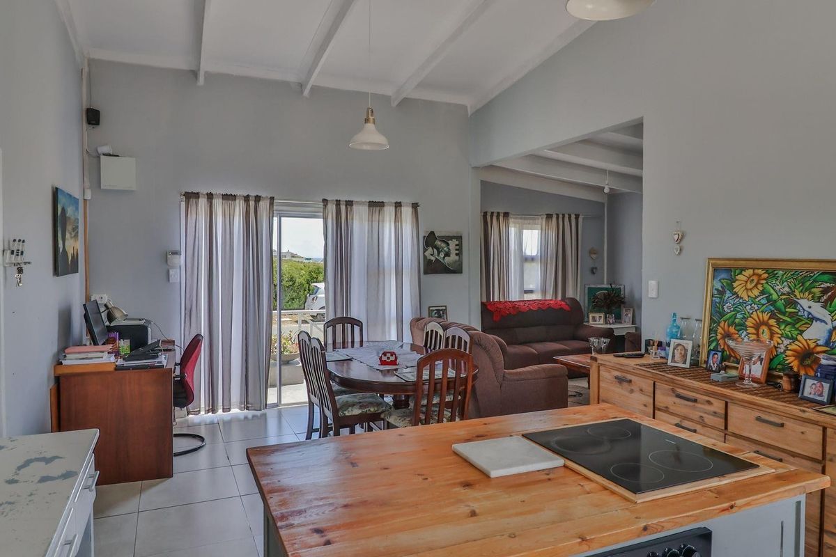 Four Bedroom Holiday Home - De Kelders - Photo 5