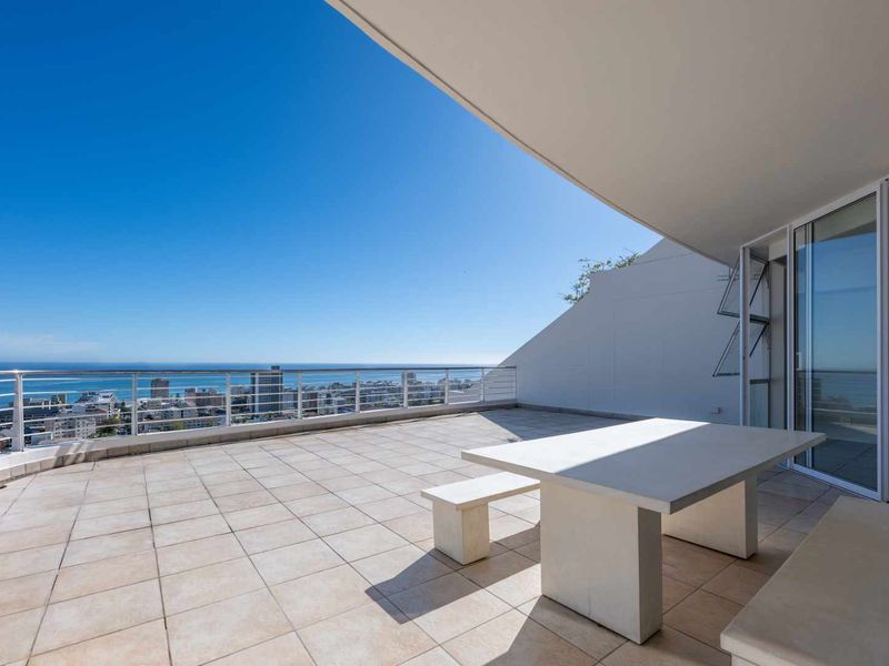 Most Sought After! 2 Bedrooms Sea Point. - Photo 5