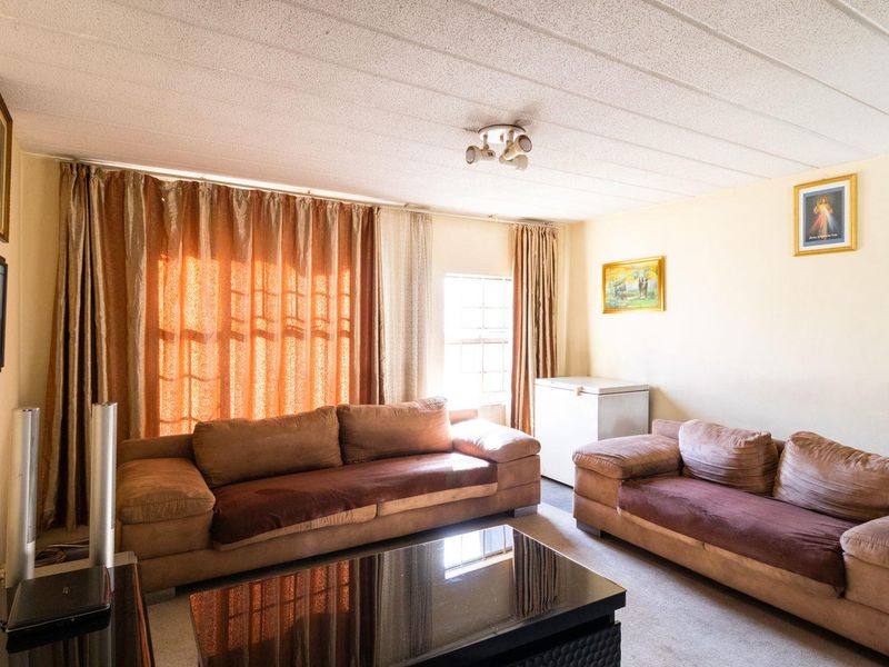 Kemptonian Comfort: Spacious 2-Bedroom Awaits - Photo 8