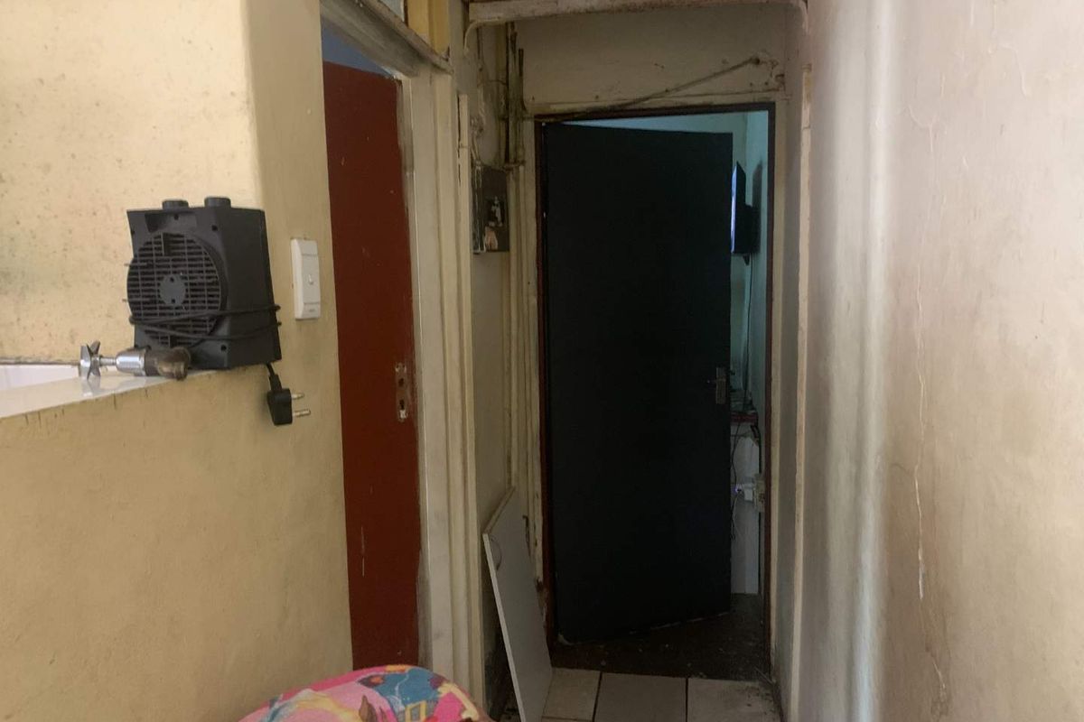 **Charming 3/4 Bedroom House for Sale in La Rochelle, South of Johannesburg** - Photo 5