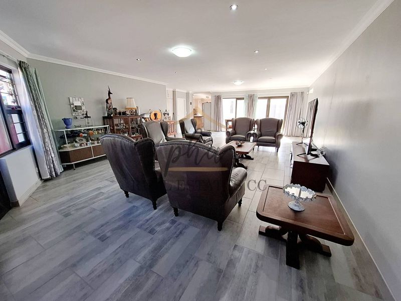 5-Bedroom Home for Sale in Sunbay, Henties Bay - Photo 5