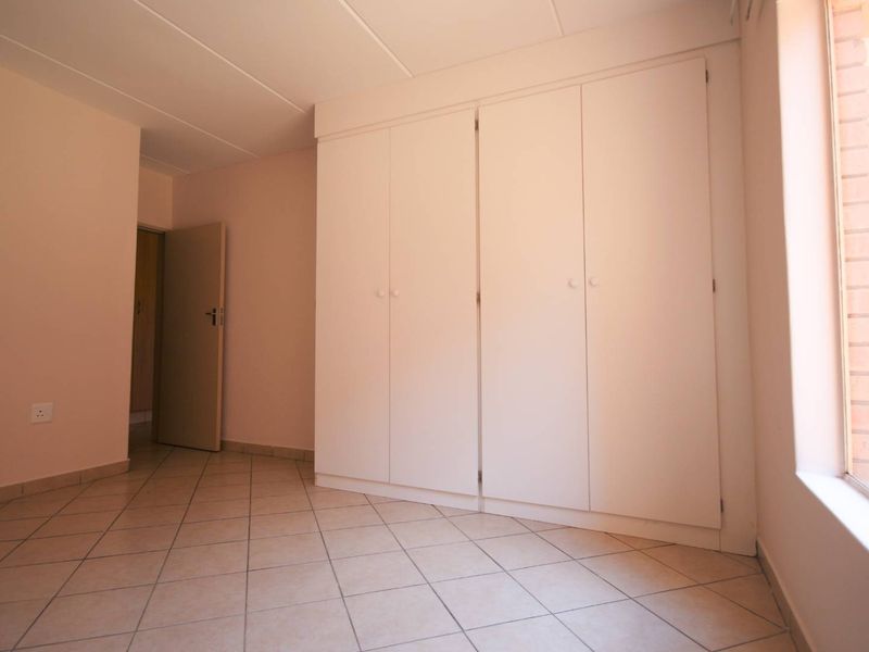 Load Shedding Free Living - The Ideal Lock Up and Go Home! - Photo 10