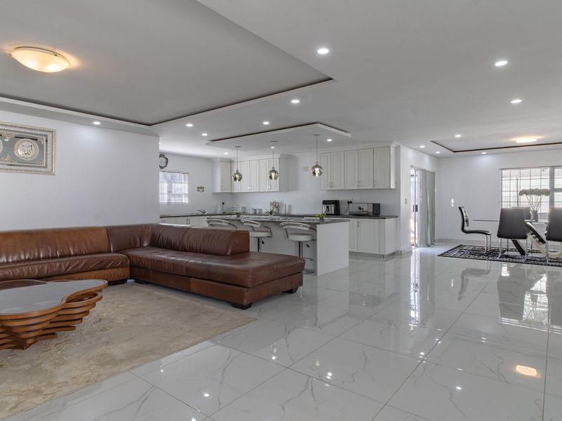 Your perfect escape in one of Parklands’ most peaceful pockets. - Photo 4