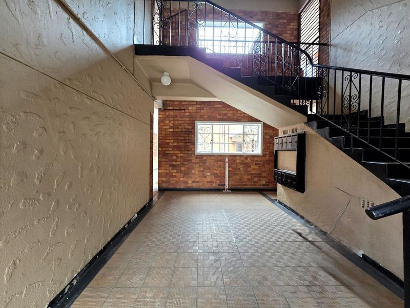 Comfortable 3-Bedroom Living in the Heart of Roseacre - Photo 2