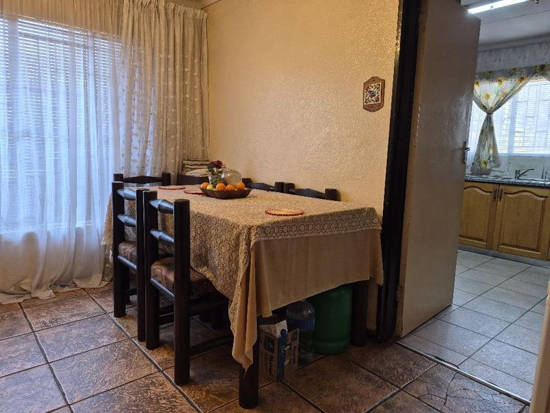 Spacious three-bedroom house in Delmore Gardens - Photo 9