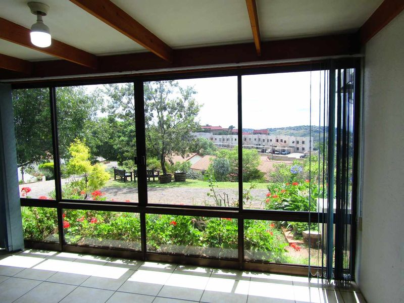 Charming two bedroom simplex in sought-after retirement village - Photo 7