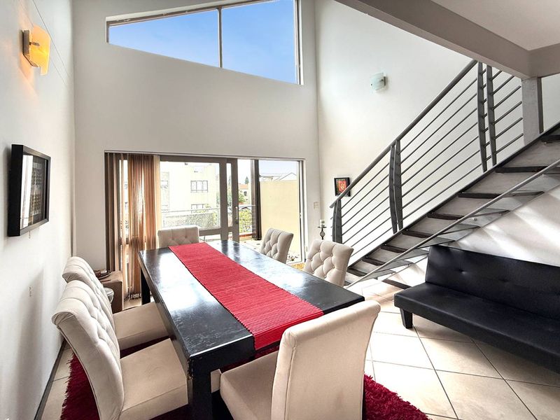 Beautiful One Bedroom Penthouse Loft Apartment in Excellent Complex - Photo 7