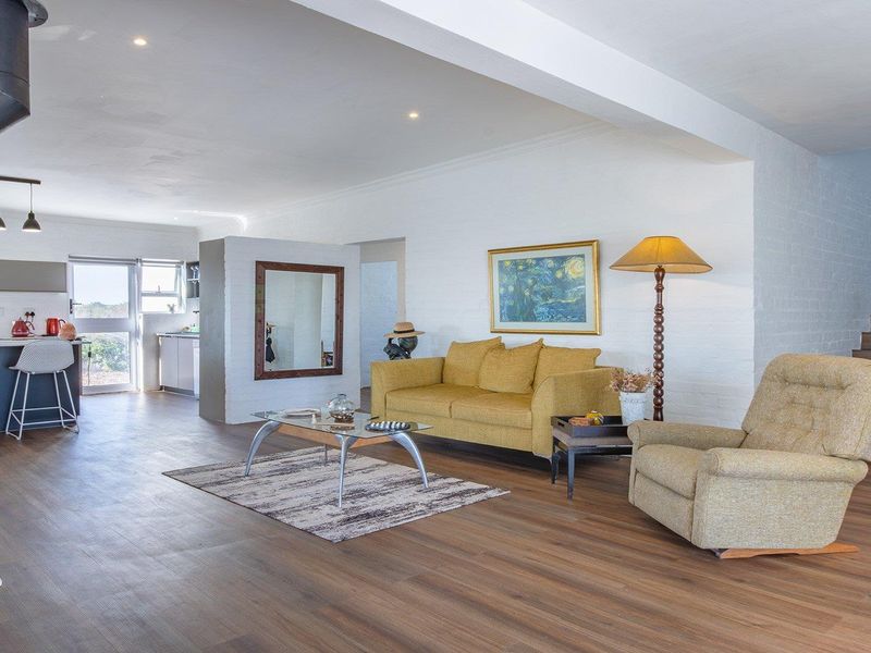 Endless Views, Fresh Sea Air, and Space to Unwind - Photo 10