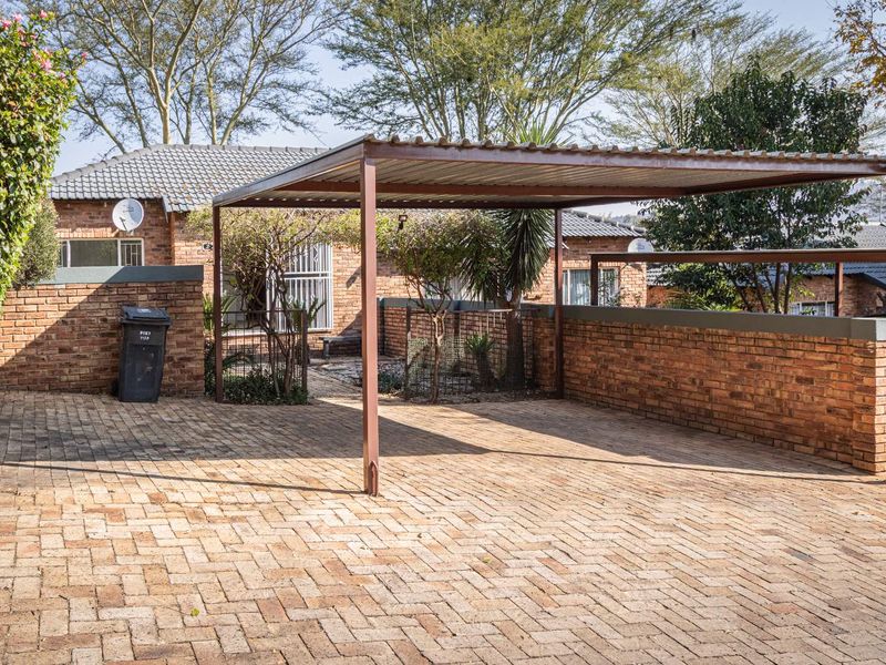 Freestanding 2 bed 1 bath unit neatly tiled and painted. Close to Curro Wilgeheuwel. - Photo 3