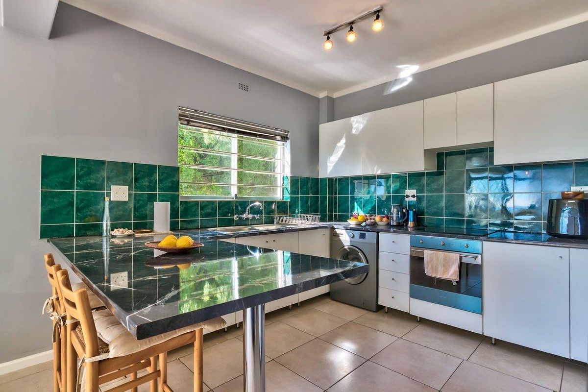 LARGE ONE BEDROOM APARTMENT – FULL SEA VIEWS - Photo 4