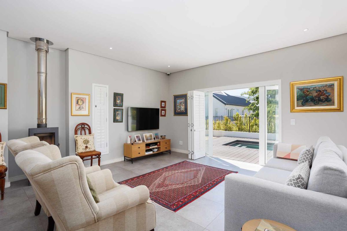 Perfectly Positioned Three-Bedroom Corner Home in Le Domaine Neighbourhood on Val de Vie Estate - Photo 2