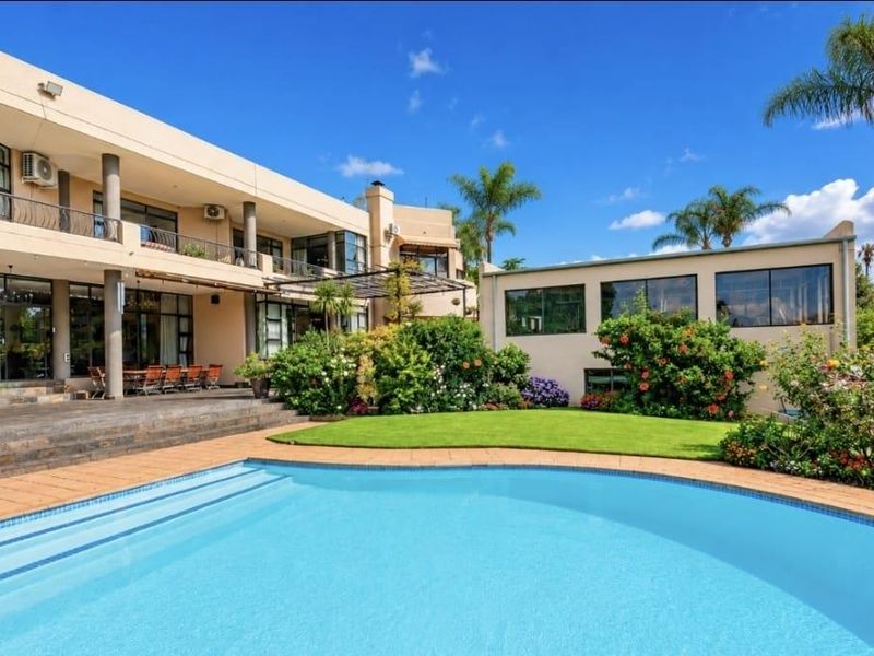 A Masterpiece of Luxury, Prestige Family Living in Bedfordview - Photo 3