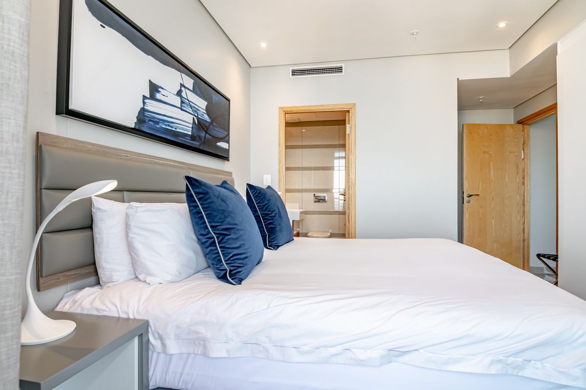 Snug Under the Penthouses - Photo 3
