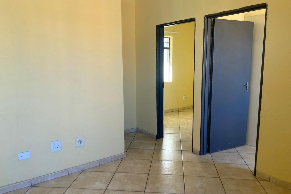 2 Bedroom apartment for sale in Jabulani - Photo 4