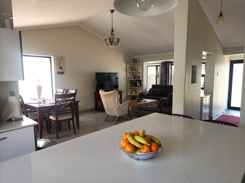 3 Bedroom Modern Family Home - Photo 8