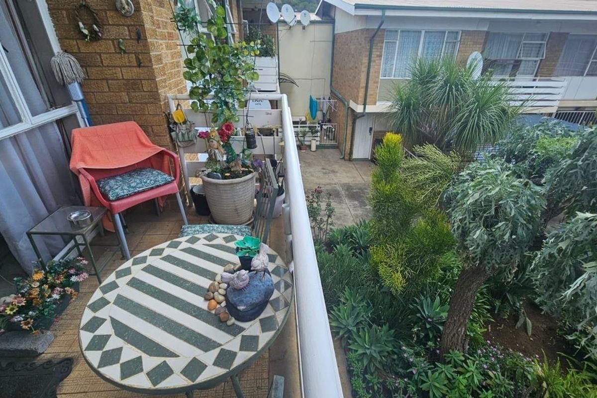 Modern Comfort with Solar Power in New Redruth - Photo 4