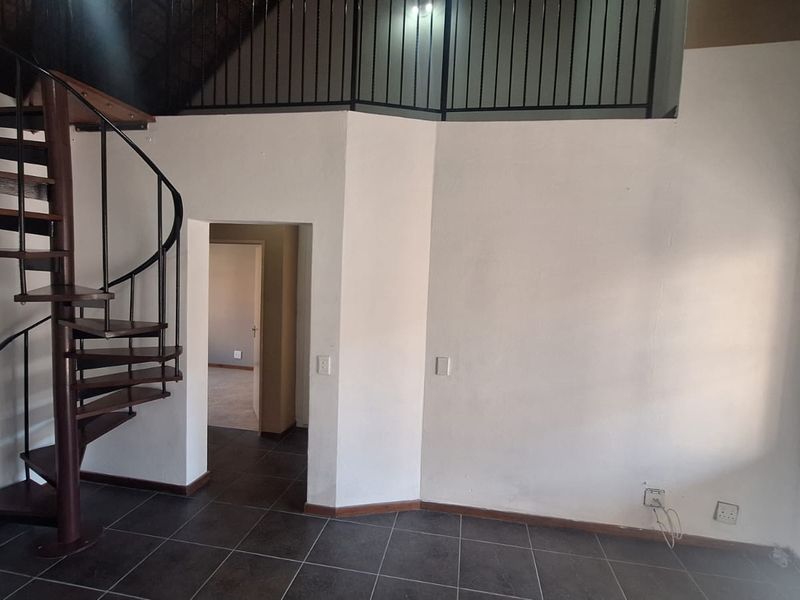 2 Bed 2 Bath apartment with a double volume loft area for sale in Sundowner - Photo 3