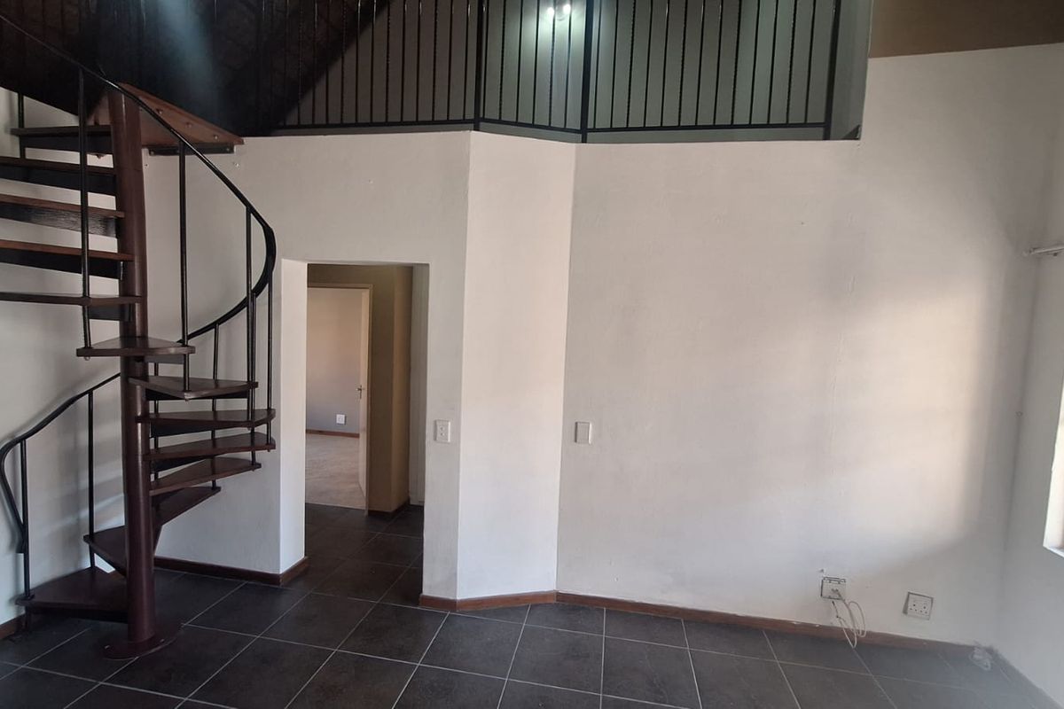 2 Bed 2 Bath apartment with a double volume loft area for sale in Sundowner - Photo 3