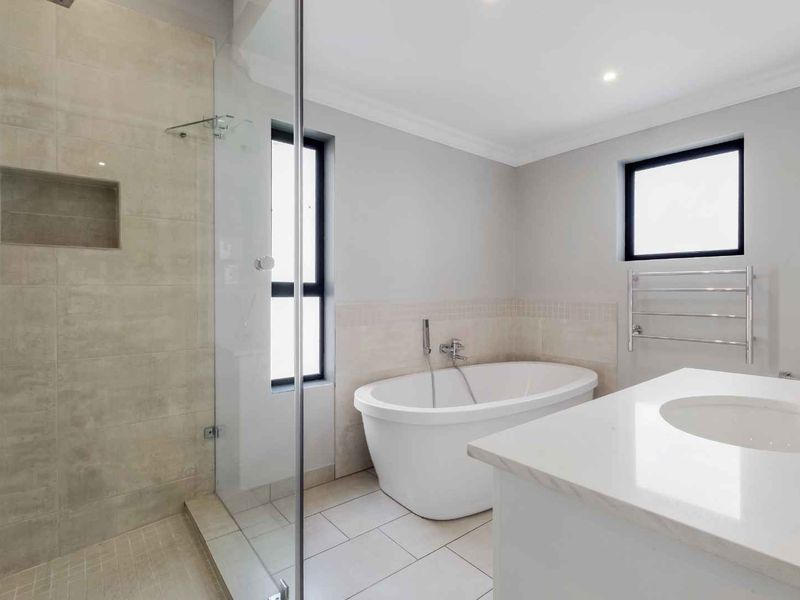 IMMACULATE 4 BEDROOM 3 BATHROOM CLUSTER HOME FOR SALE IN FOURWAYS - Photo 10