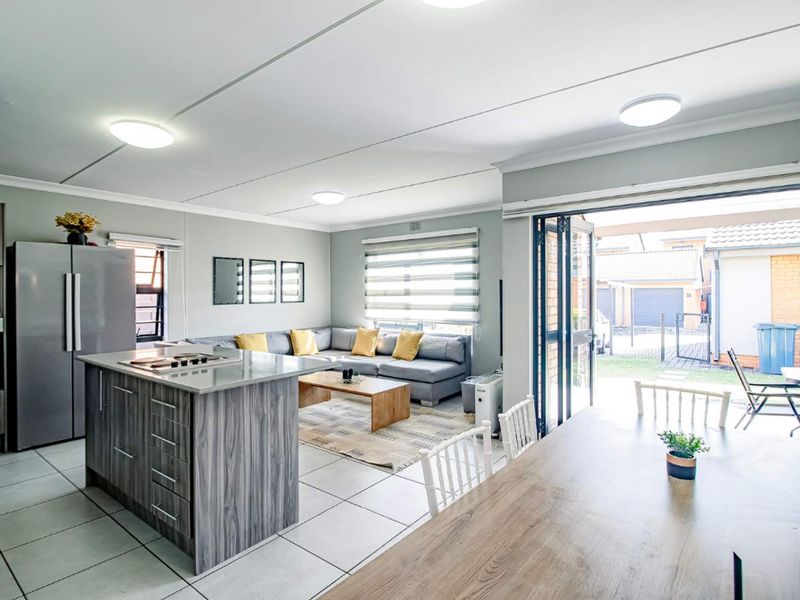 Stylish 3-Bedroom Townhouse for Sale in Zambezi Manor Lifestyle Estate - Photo 10