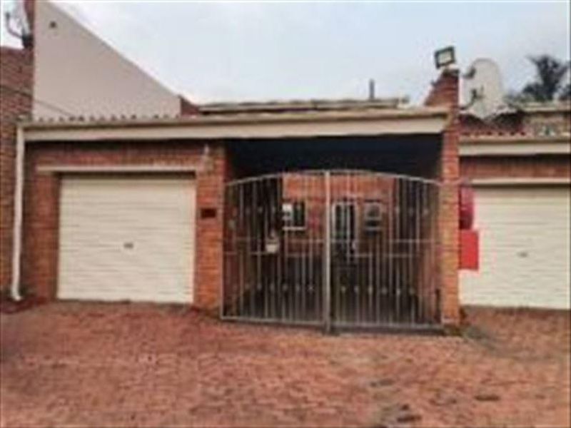 Comfortable Family Home! - Photo 2