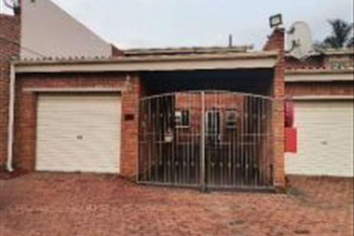 Comfortable Family Home! - Photo 2