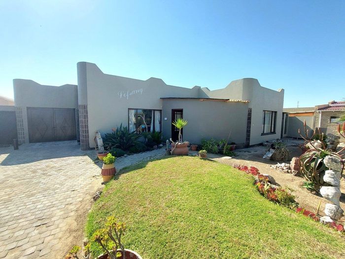 Property #2386463, House For Sale in Suid Duin