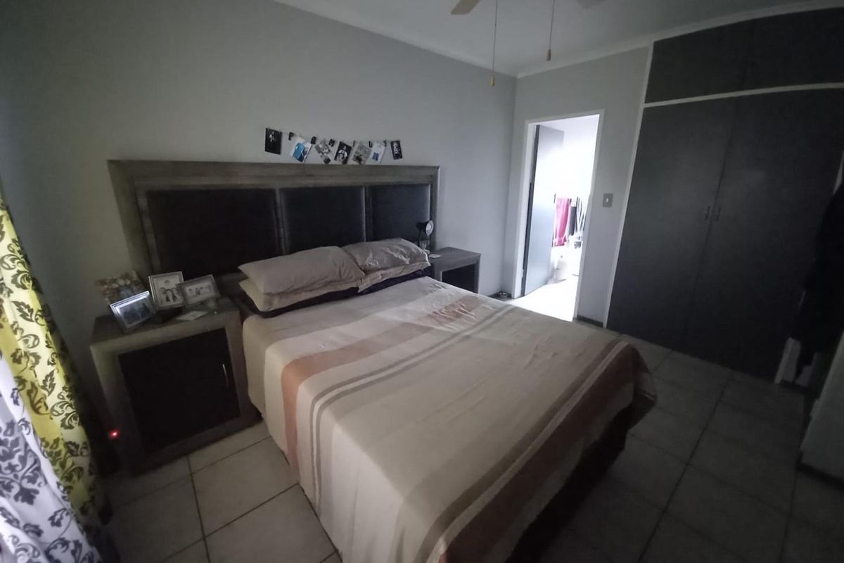 Spacious 3 Bedroom 2 Bathroom - Photo 4