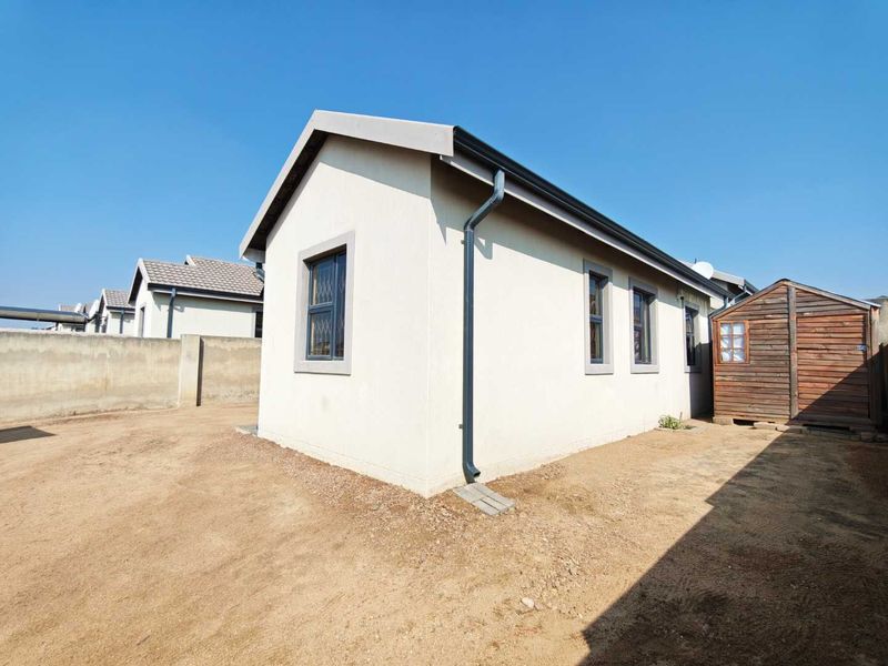 3 Bedroom House for Sale in Tirong Estate - Photo 4