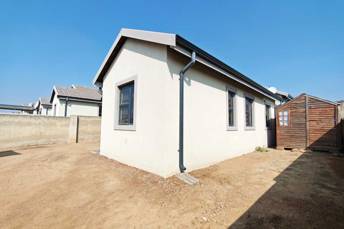3 Bedroom House for Sale in Tirong Estate - Photo 4