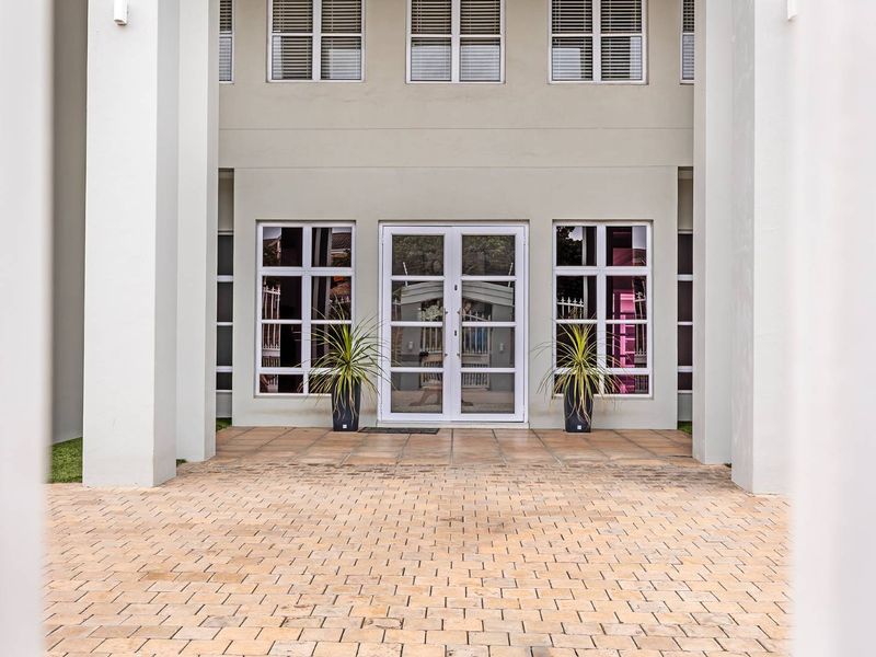 Exceptional Contemporary Luxury in Flamingo Vlei - Photo 4