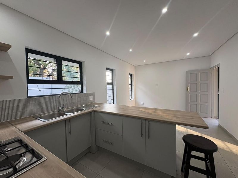 NEWLY RENOVATED AND STYLISH HOME FOR RENT IN MONDEOR - Photo 4