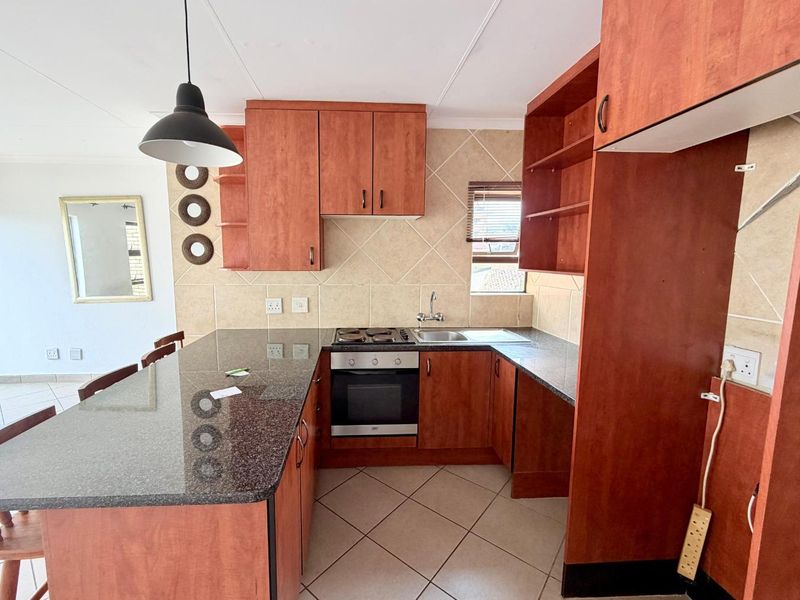 1 Bedroom Top-Floor Apartment with Spectacular Sunset Views - Photo 9