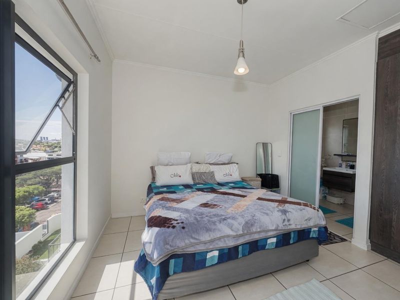 STUNNING VIEWS COME WITH THIS WELL PRICED PENTHOUSE APARTMENT FOR SALE IN GREENSTONE - Photo 5