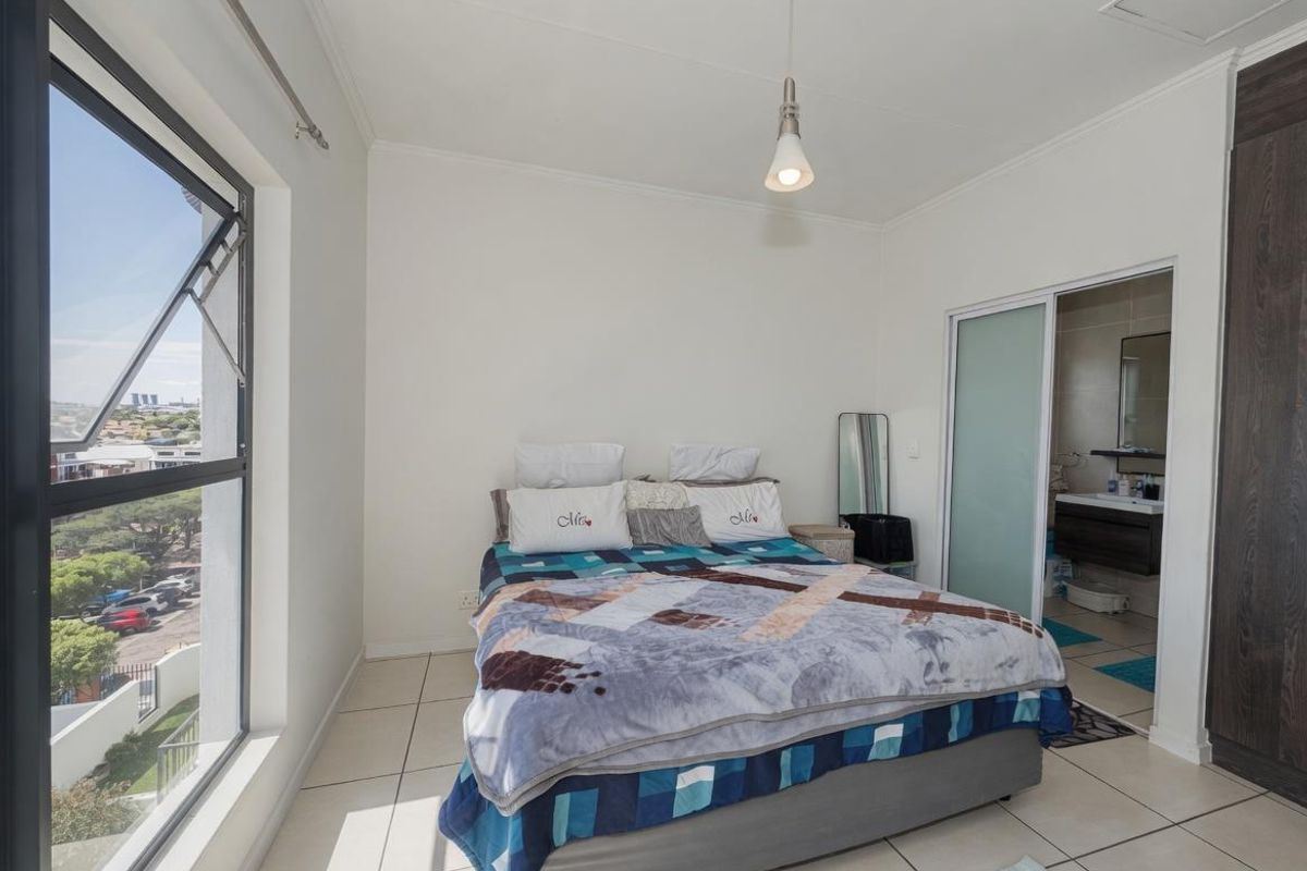 STUNNING VIEWS COME WITH THIS WELL PRICED PENTHOUSE APARTMENT FOR SALE IN GREENSTONE - Photo 5