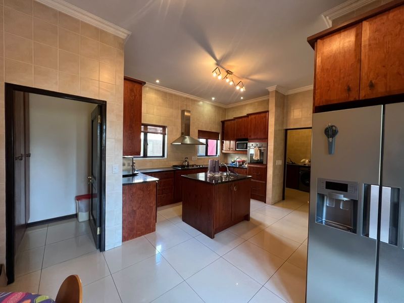 An Exceptional Family Residence Offering Space, Elegance and Outstanding Value - Photo 10