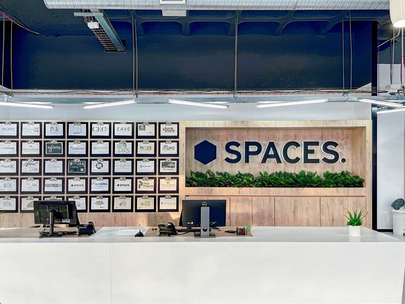 Beautifully designed office space for 5 persons in Spaces Byls Bridge - Photo 3