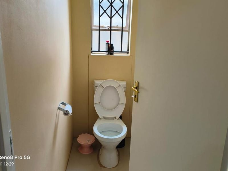 Clayville R 850 000 - Family Home! - Photo 9