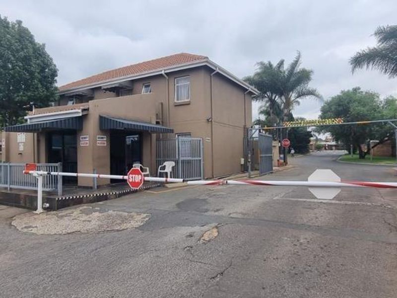 Secure, Easy Living with Lifestyle Perks in Florentia - Photo 2